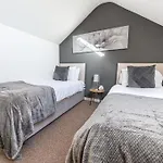 Cozy & Modern In