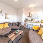 Cozy & Modern In *