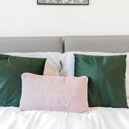 Cozy & Modern In شقة