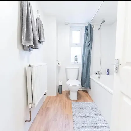 Cozy & Modern In بارو في فرنيس