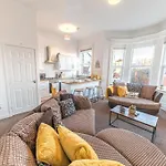 Cozy & Modern In Apartman