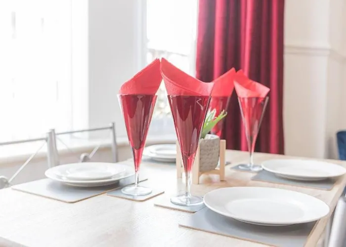 Cozy & Modern In דירה