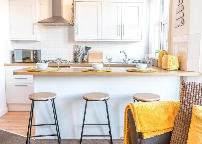 דירה Cozy & Modern In