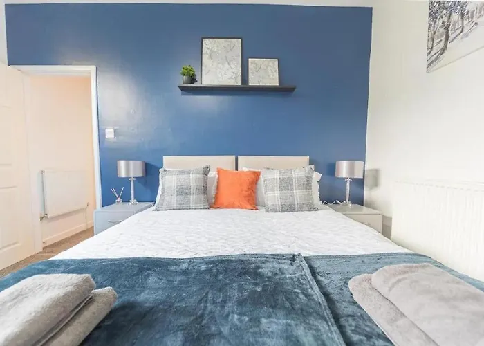 דירה Cozy & Modern In