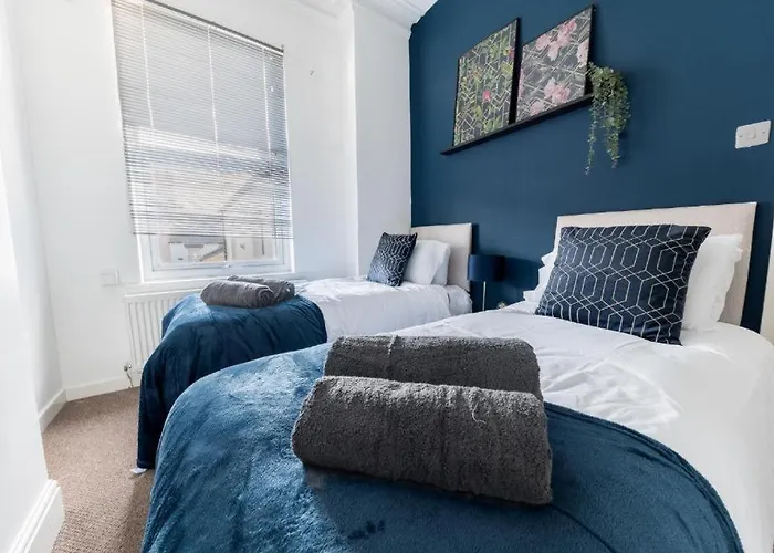 דירה Cozy & Modern In