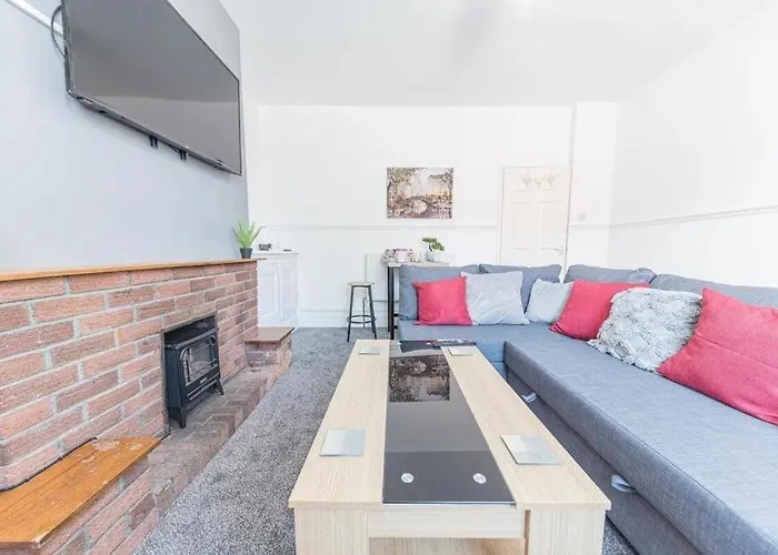 Cozy & Modern In דירה *