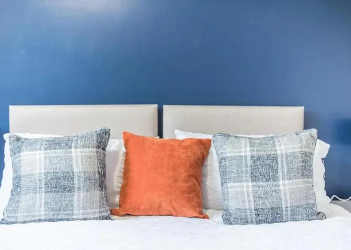 דירה Cozy & Modern In