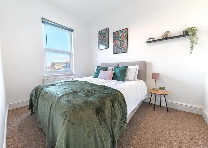 Cozy & Modern In דירה *