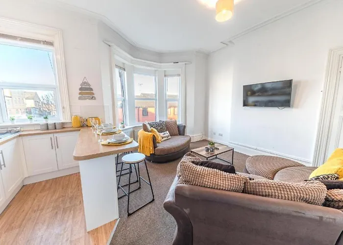 Cozy & Modern In דירה *