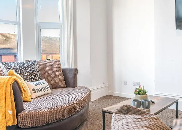 Cozy & Modern In דירה