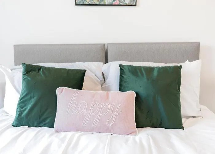 Cozy & Modern In דירה