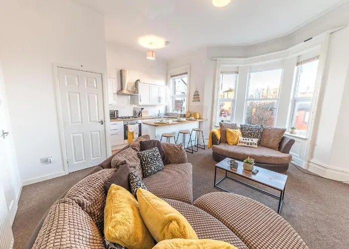 Cozy & Modern In דירה